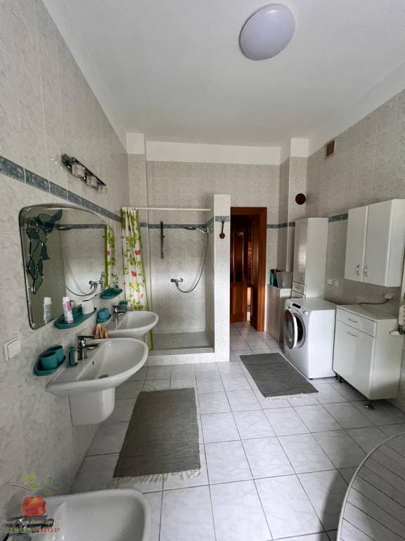 Výnimočná 9-izbová nehnuteľnosť s veľkým pozemkom – ideálna - 6