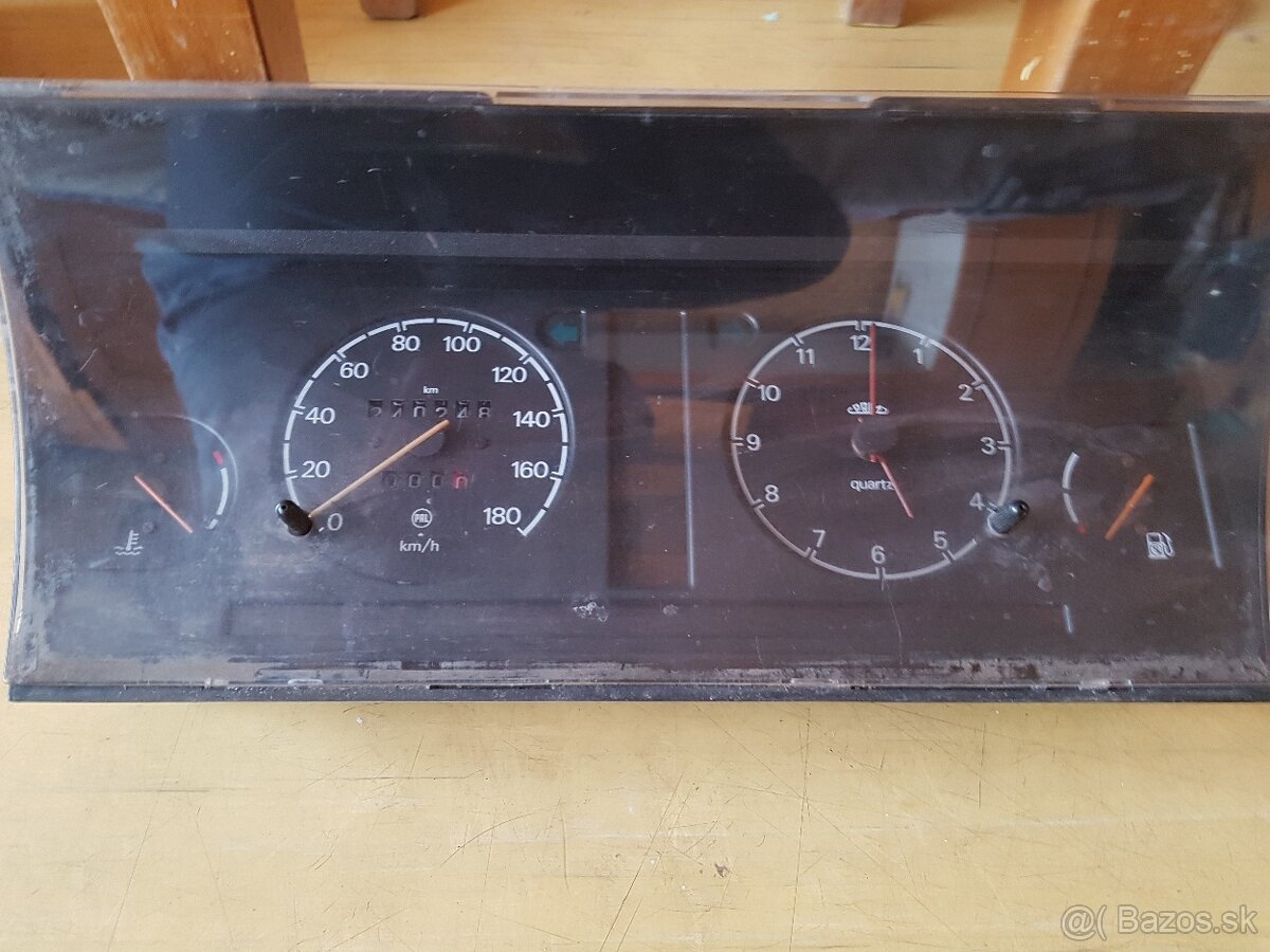 Škoda favorit.pristrojovka - 6