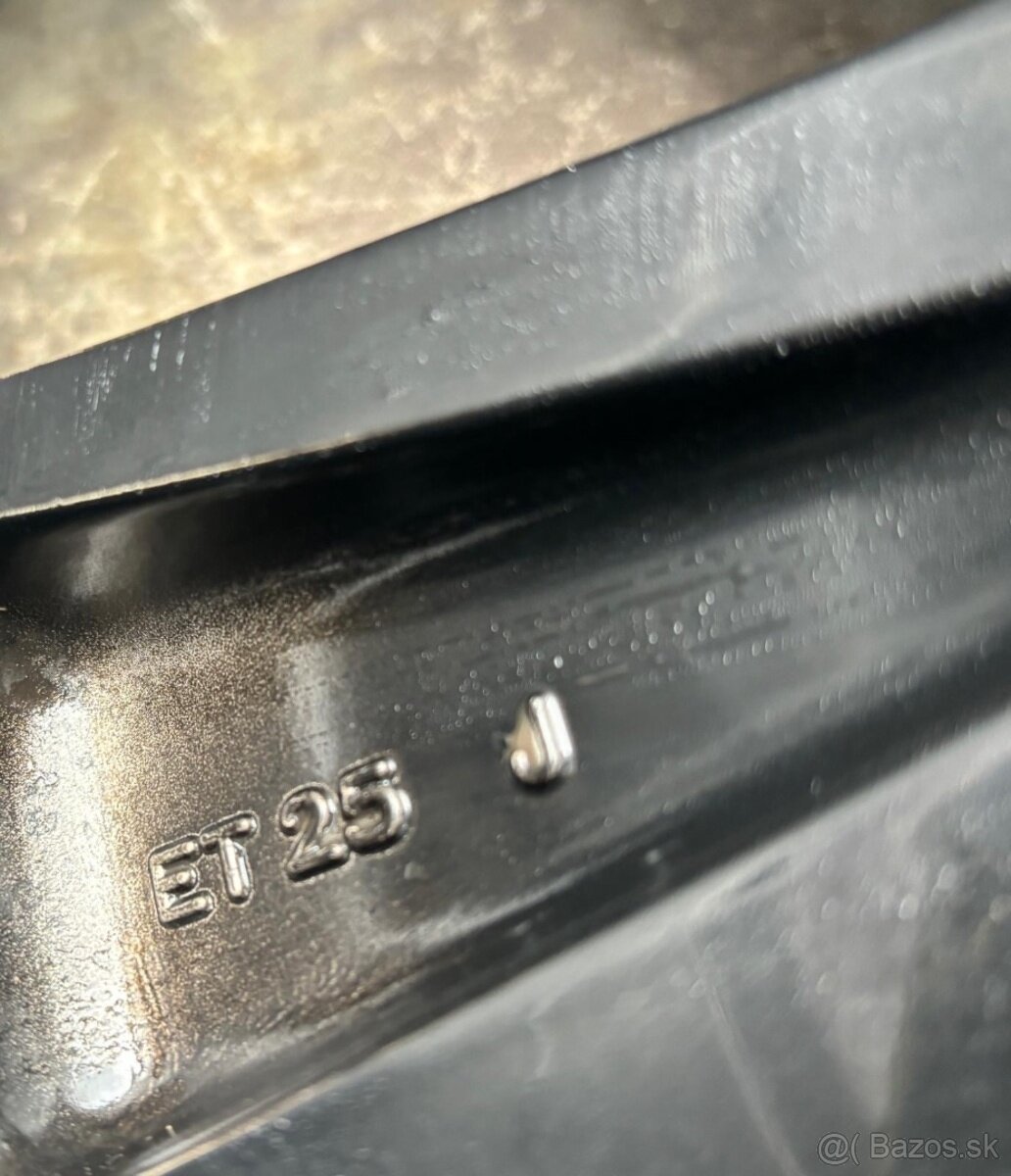 Zimní sada Toyota Land Cruiser F150 265/60R18 Black - 6