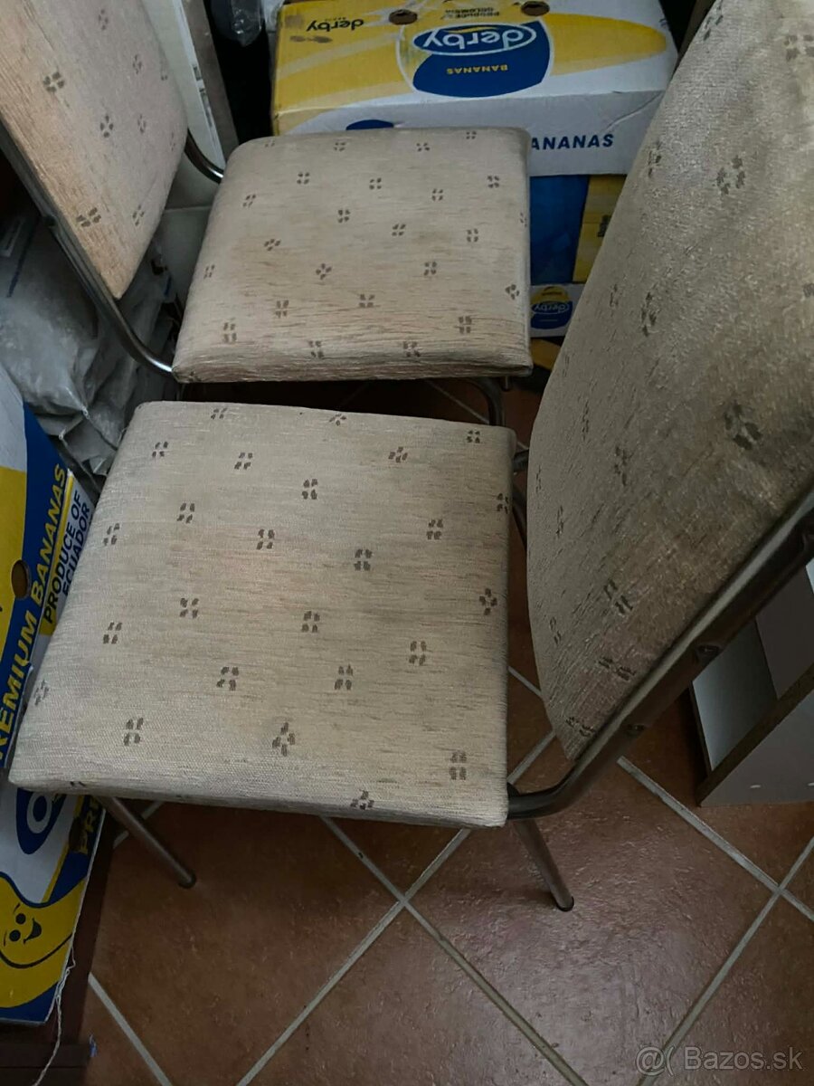 Stôl, stoličky, botník, matrac - 6