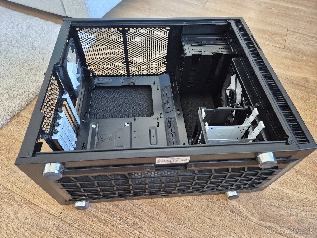 Predám PC skrinku Fractal Define R5 Titanium - 6