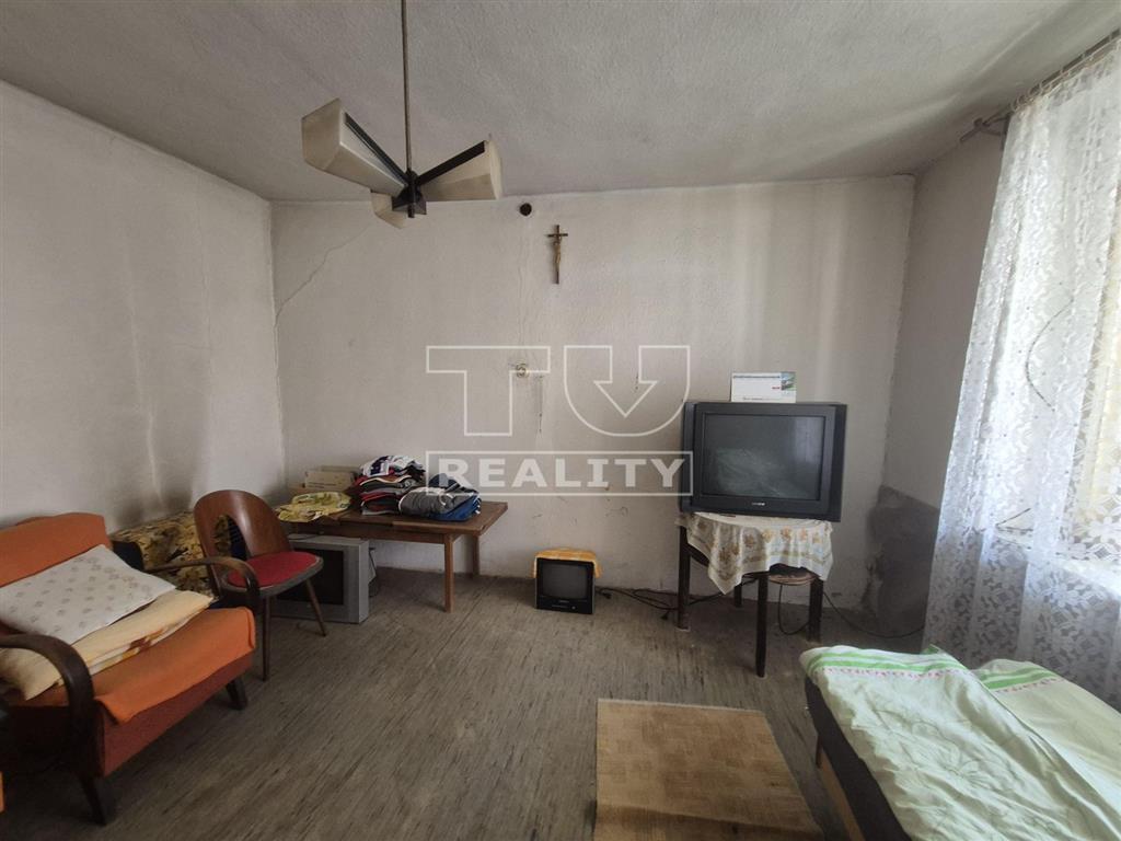 Exkluzívne na predaj vidiecky dom v Hosťovciach, pozemok... - 6