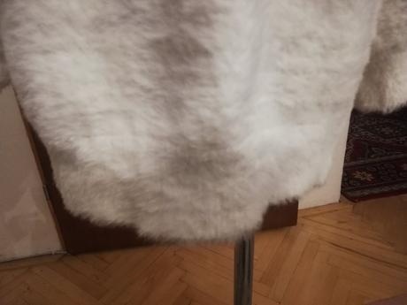 Biely chlpatý svetrík Mango veľkosť L - 6