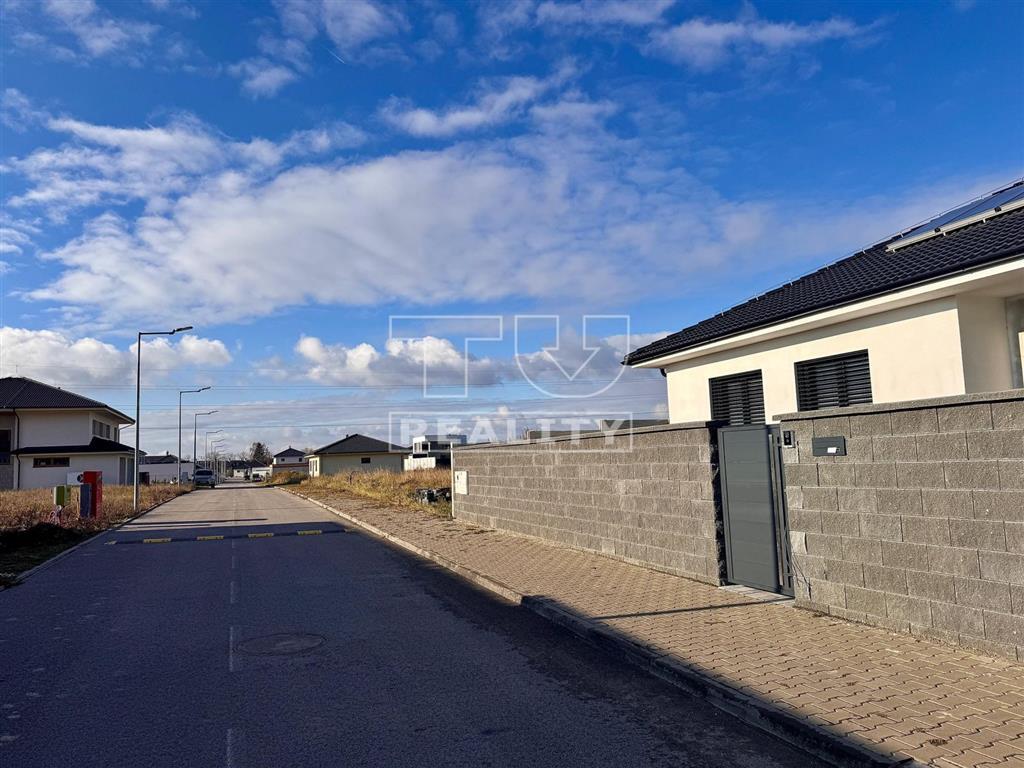 Predaj posledného ideálneho stavebného pozemku Dolinky -... - 6