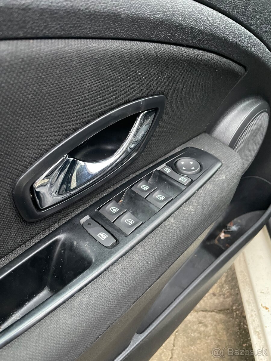 Renault Fluence 1.6 16V - 6