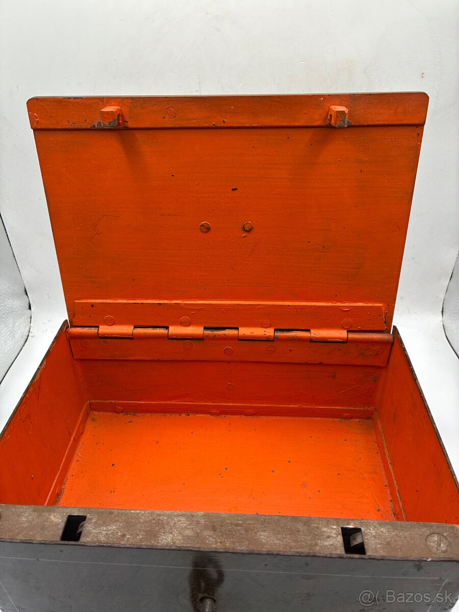 Starožitný kovový trezor - 6