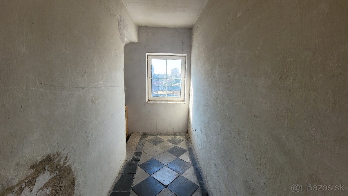 Půdní prostor o podlahové ploše 290 m² - 6