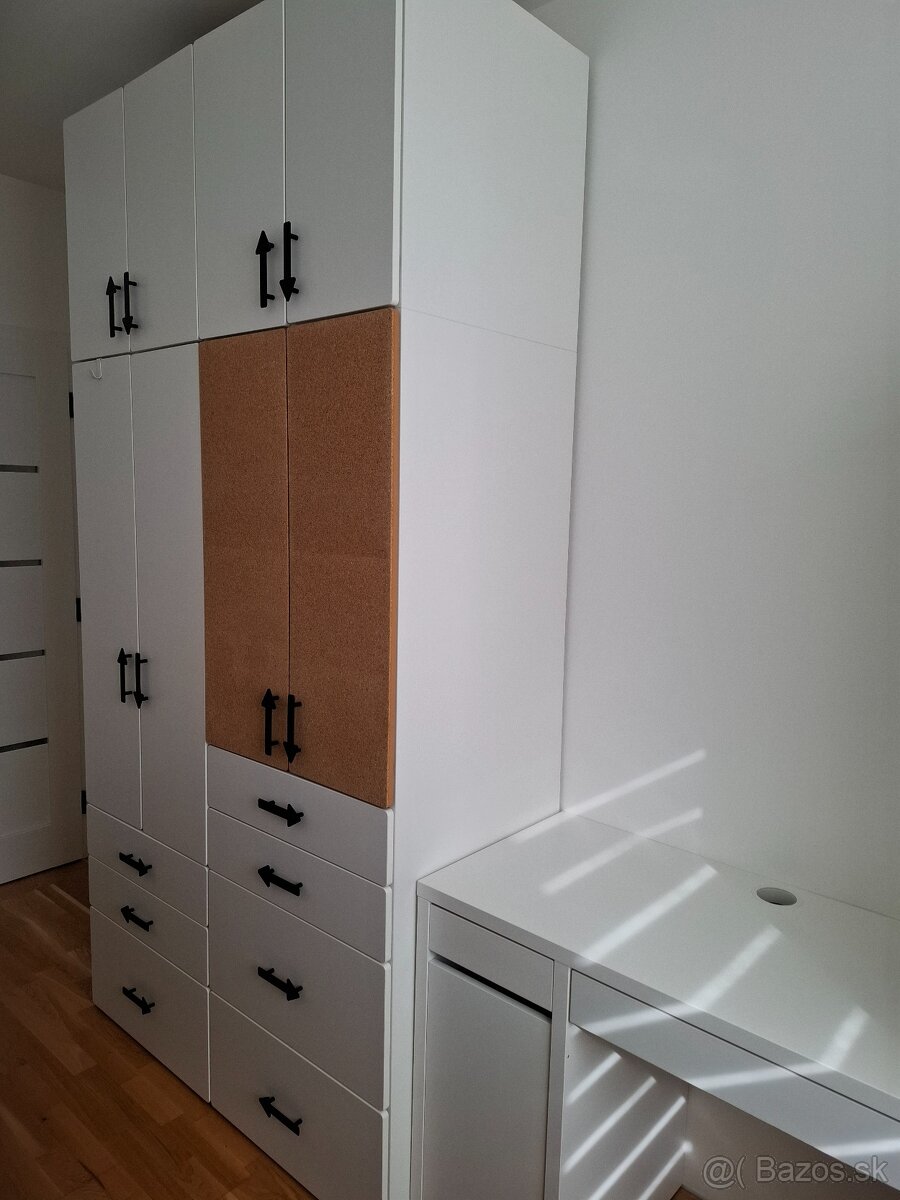 Ikea: skrine Smastad & stolik Micke - 6