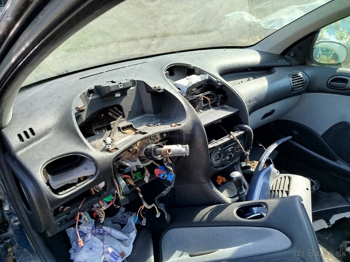 Peugeot 206 1.4 i na náhradné diely - 6