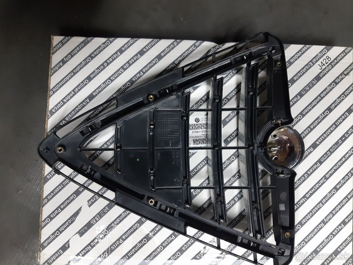 Predám prednú masku na alfa romeo giulietta - 6