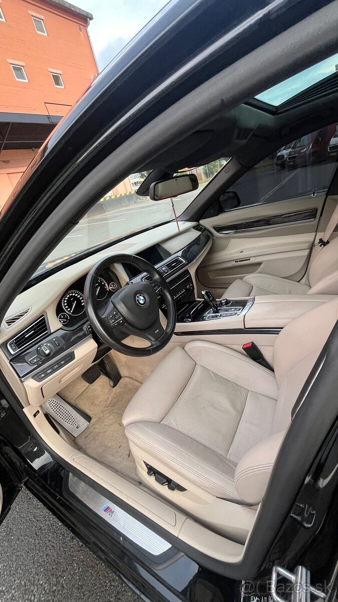 BMW 750Li xDrive F02 - 6