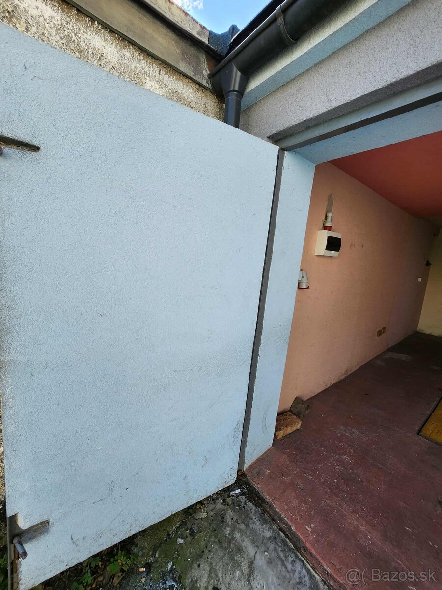 Garaz na Uhlisku - 6