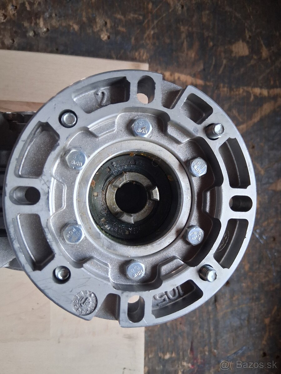Elektromotor s prevodovkou - 6