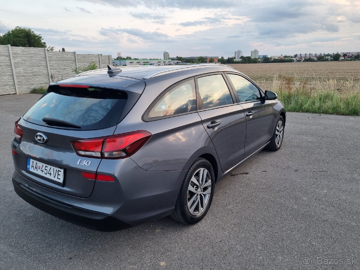 Hyundai i30 Combi 1.4 Benzín 74kw - 6