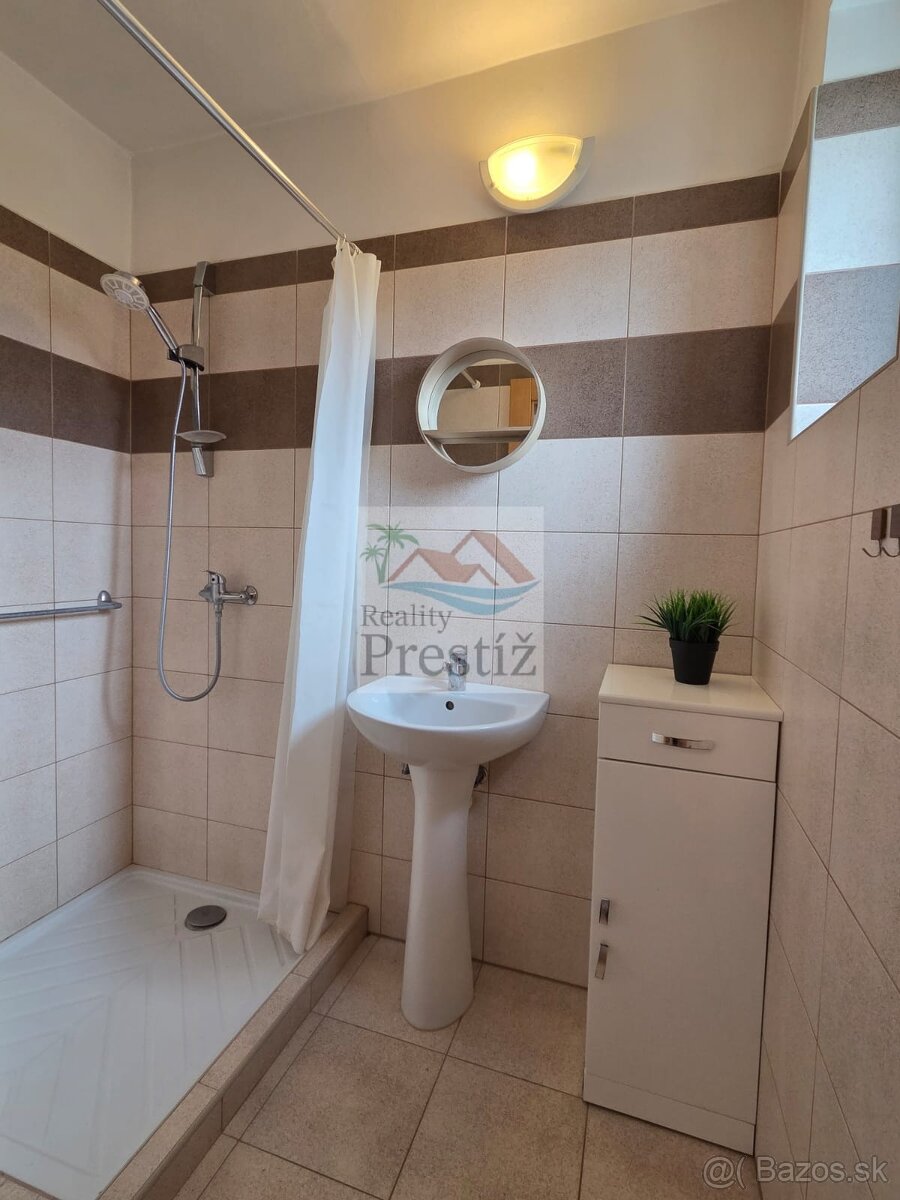 EXKLUZÍVNA PONUKA priestranný rodinný dom s garážou - 6