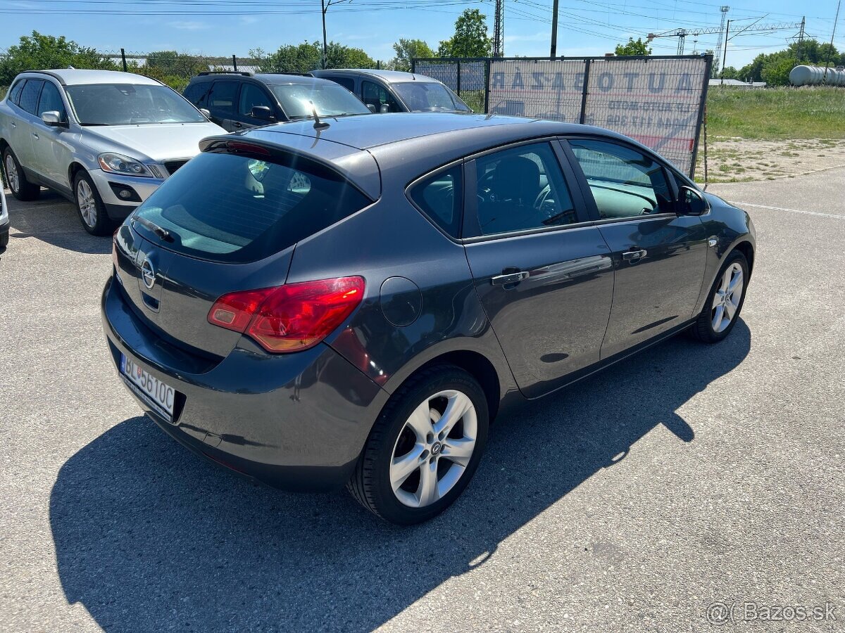 Opel Astra 1.6 benzín, 85kW, MT/5, rok:04.2012. - 6
