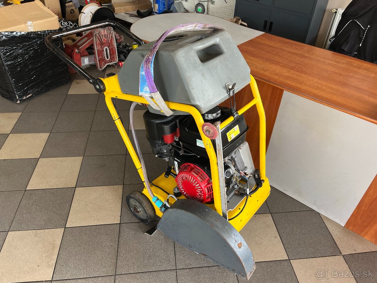 Rezačka špar pila na beton asfalt Wacker Neuson BFS 1345 - 6