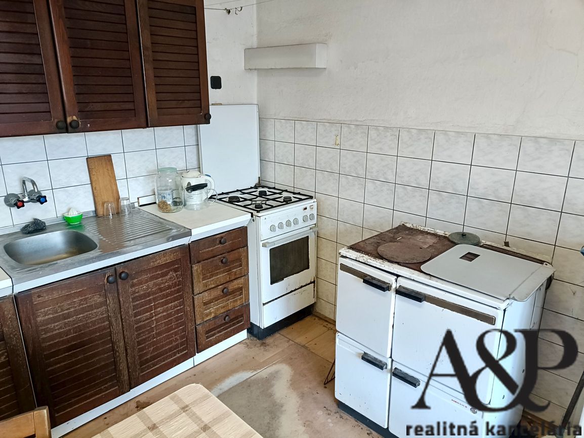 NA PREDAJ STARŠÍ RD S POZEMKOM, 593 M2, BORSKÝ SV.JUR, okr. - 6