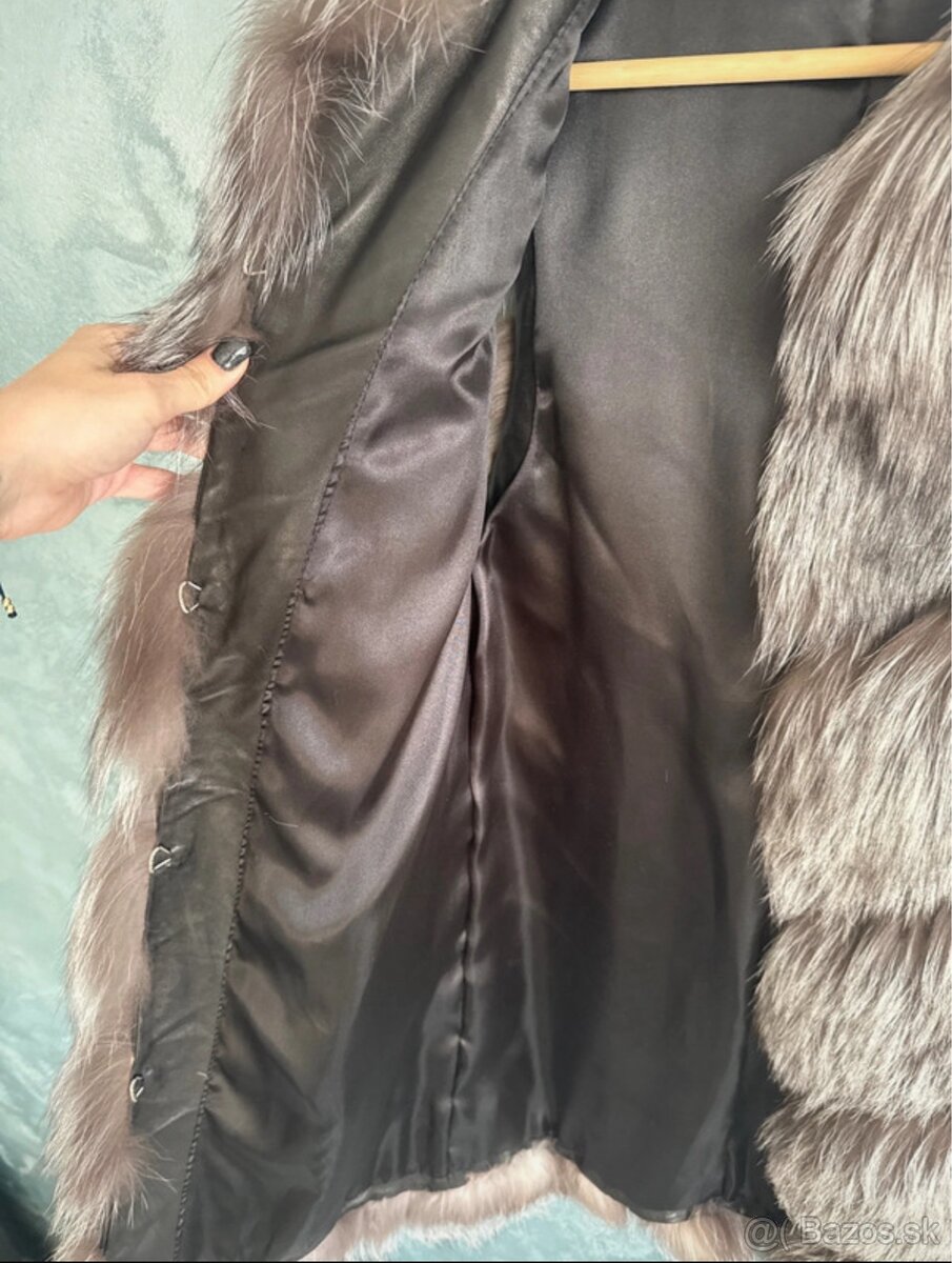 Vesta z pravej lisky - 6