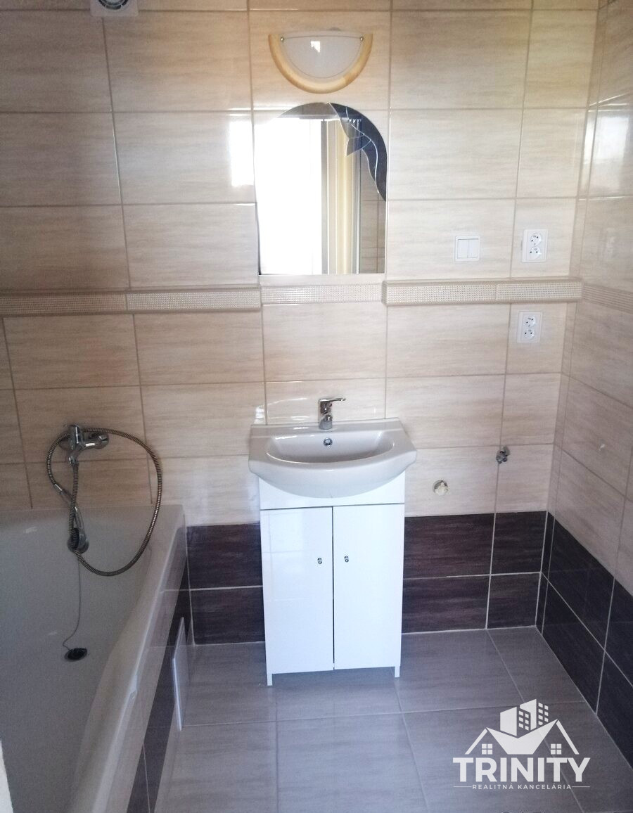 Na prenájom 2-izbový byt s balkónom v meste Nové Zámky - 6