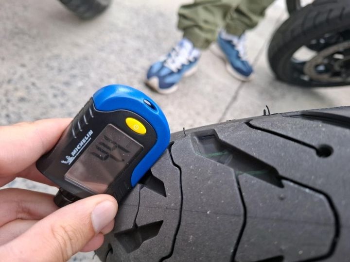 BMW F900R_takmer plná výbava_ZNÍŽENÝ PODVOZOK_6.999€ netto_ - 6