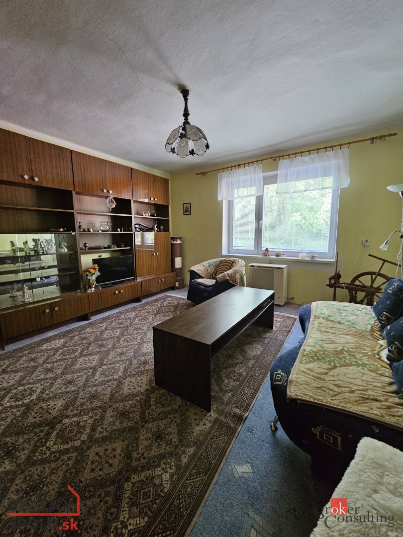 Rodinný dom s veľkou záhradou - 6