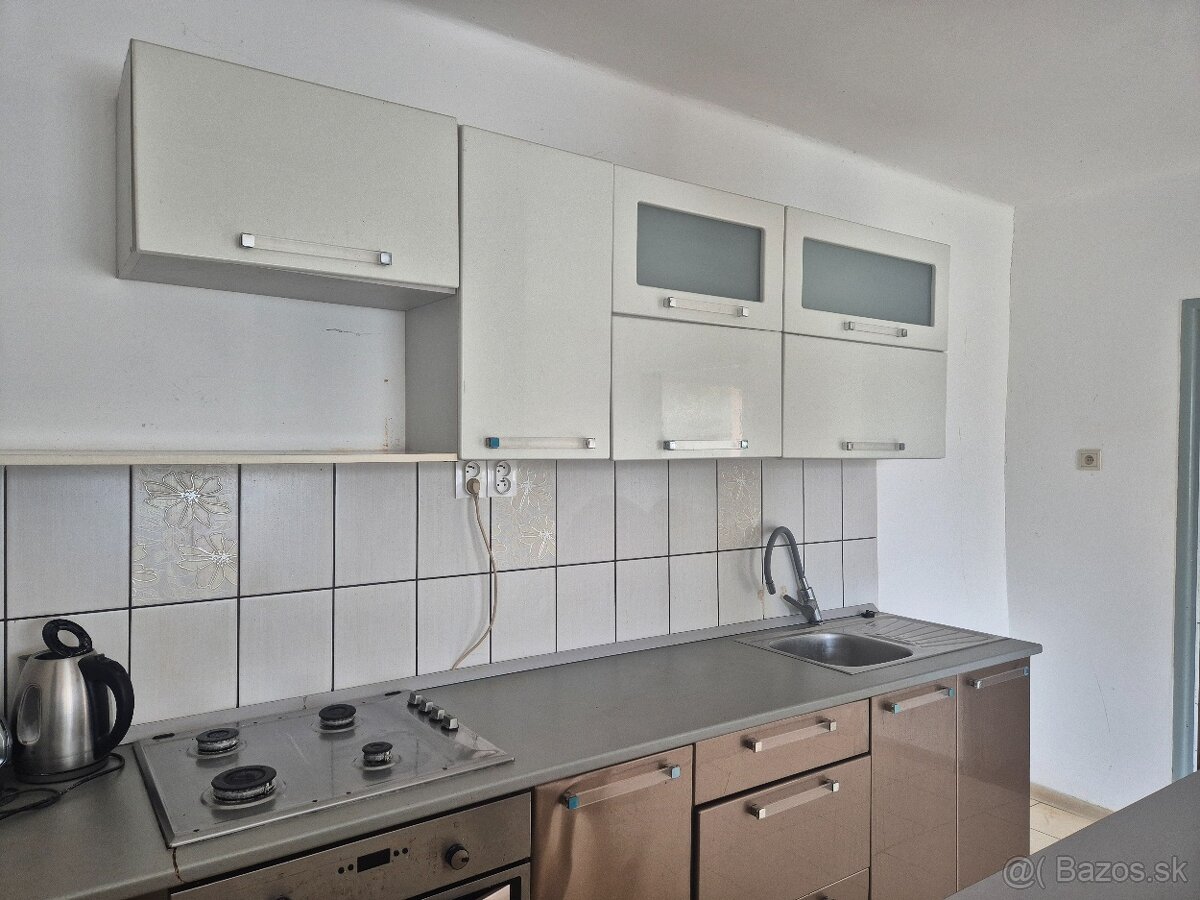 Rodinný dom na predaj v obci Pribeta. - 6