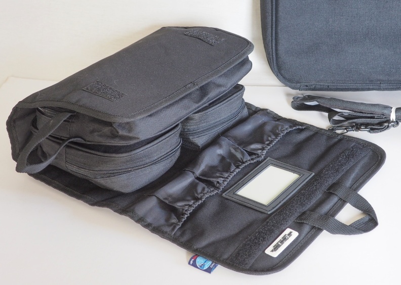 Taška na notebook a púzdro na hygienické potreby. - 6