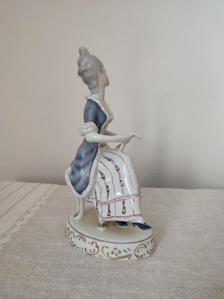 Holloháza žena s notami porcelánová soška - 6