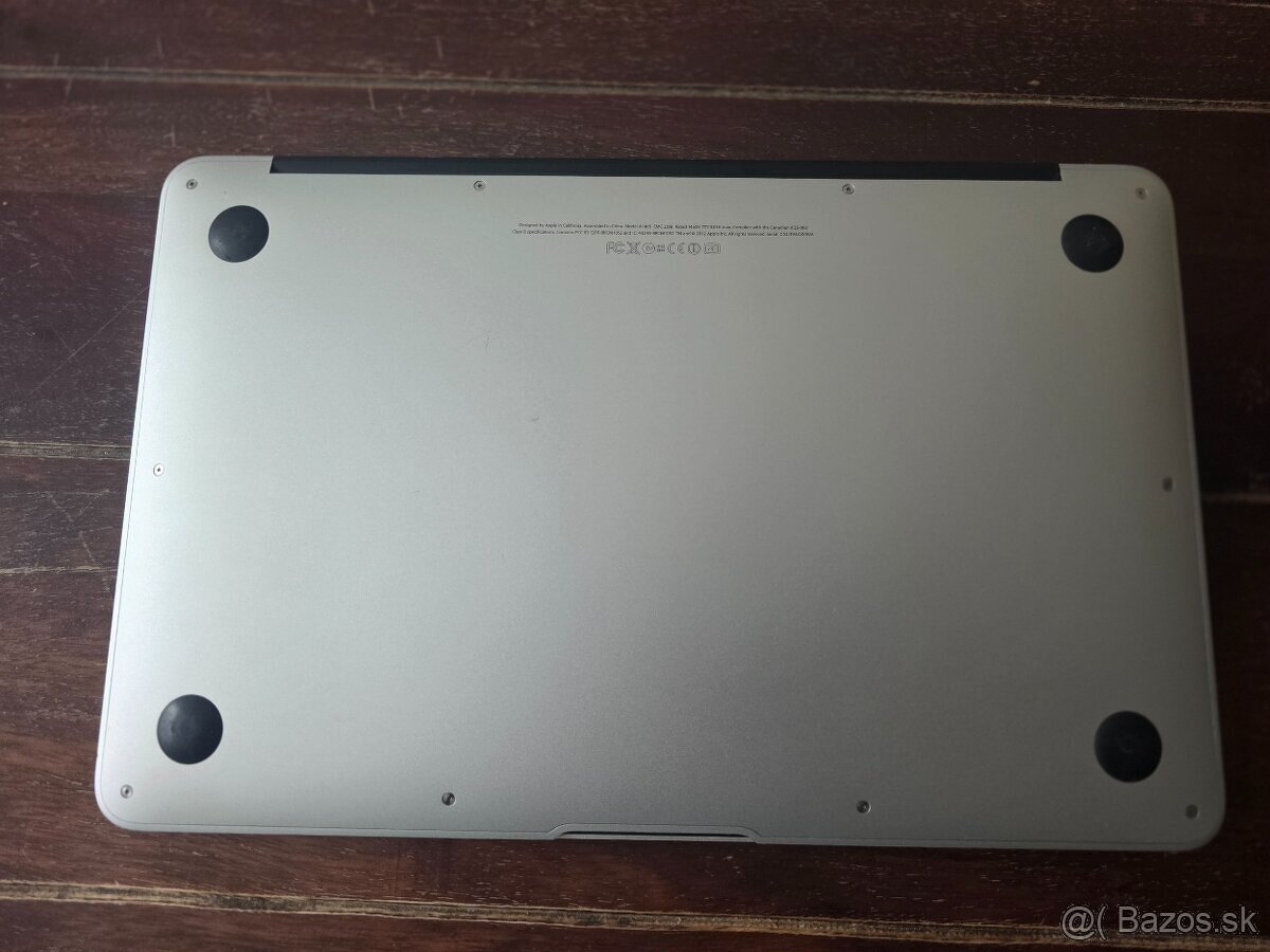Predám Apple Macbook Air 11 palcový 2012 procesor core i5 - 6