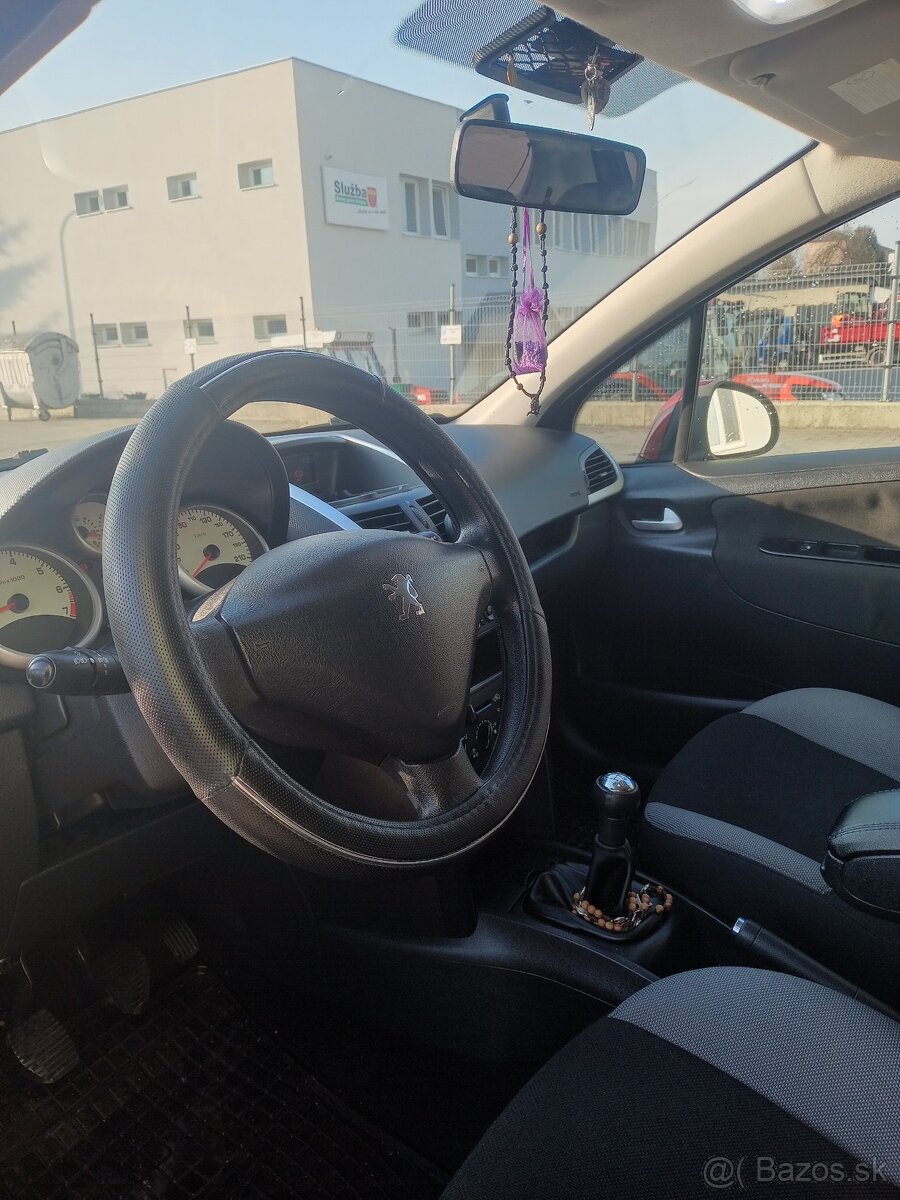 207 - slušne auto - 6