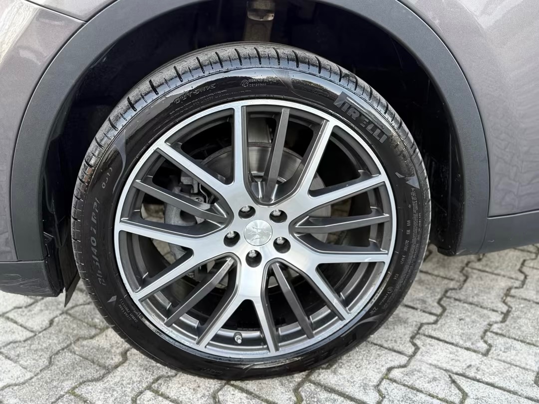 MASERATI LEVANTE 3.0 D - 6