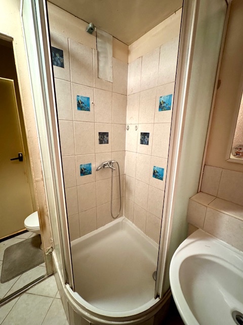 Na predaj priestranný 2 izbový byt neďaleko centra - 6