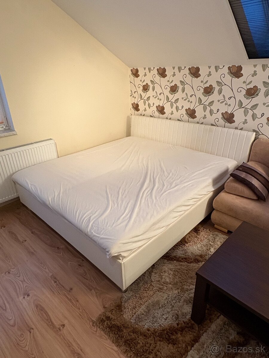 Biela dvojlôžková posteľ - zachovalá - 6