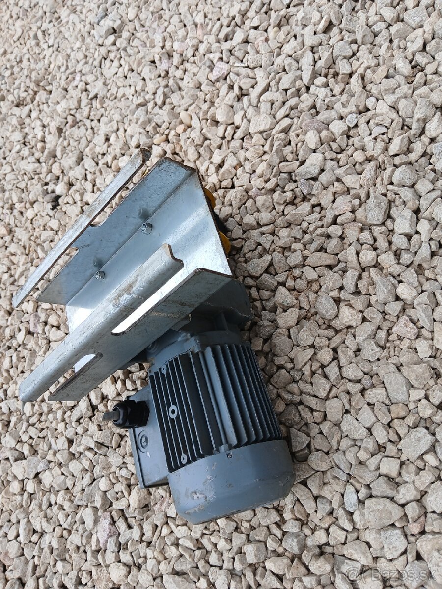 Predam eletromotor s prevodovkou - 6
