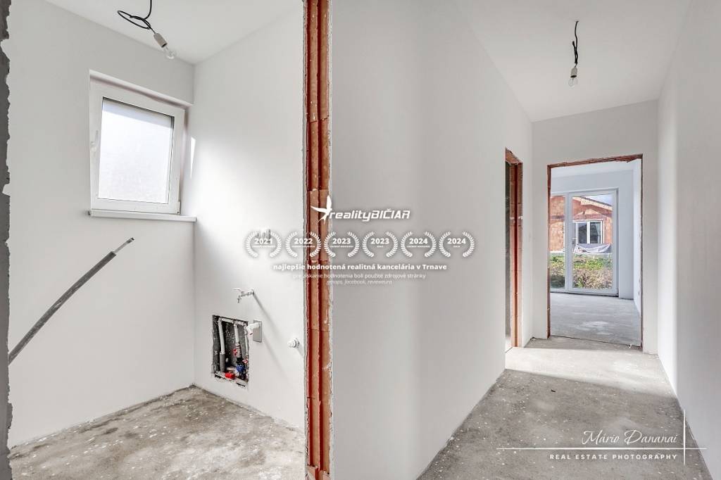 Novostavba 4-izbového rodinného domu v obci Slov.Nová Ves - 6