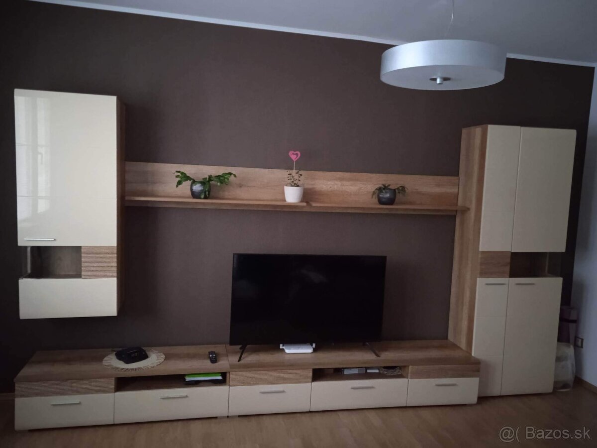 Obývačková stena, tyč so závesom, stolík - 6