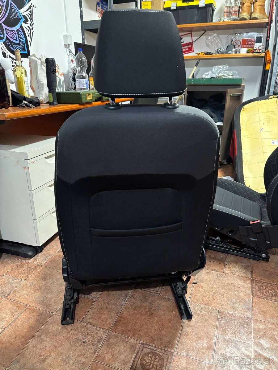 Skoda Fabia Mk3 predne sedadlá - 6