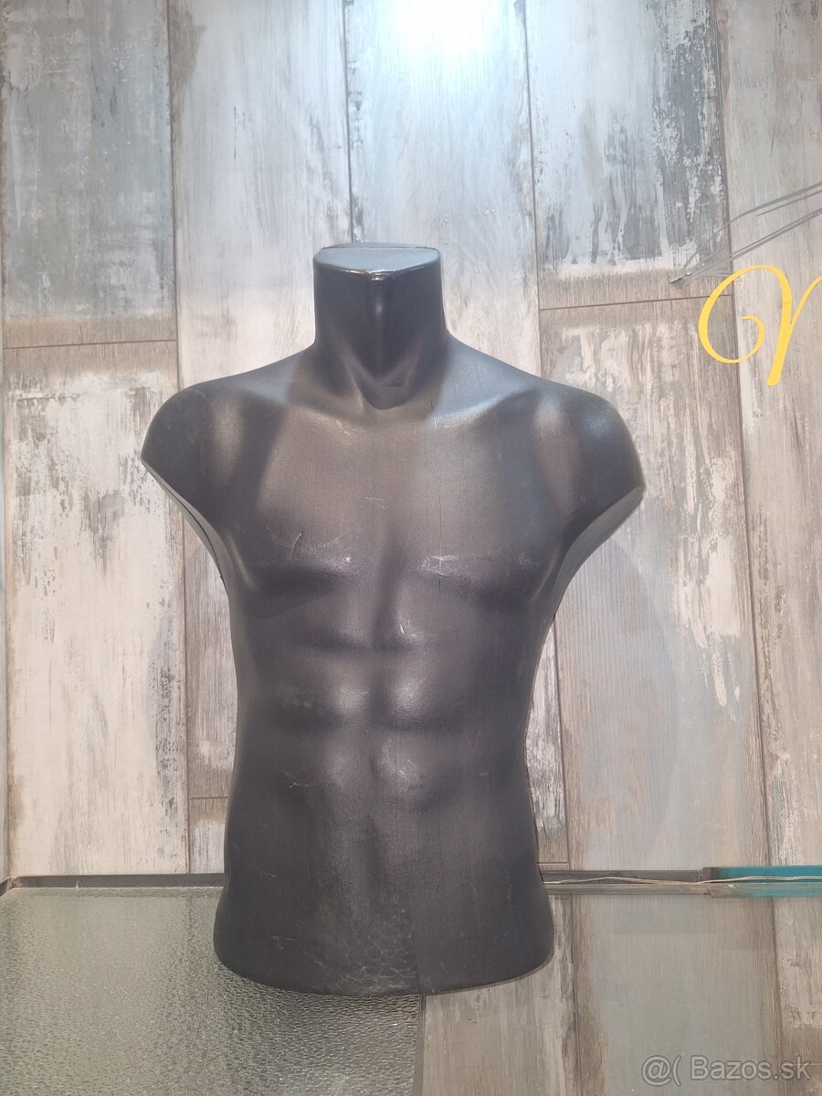 Busty zo zrušenej predajne - 6