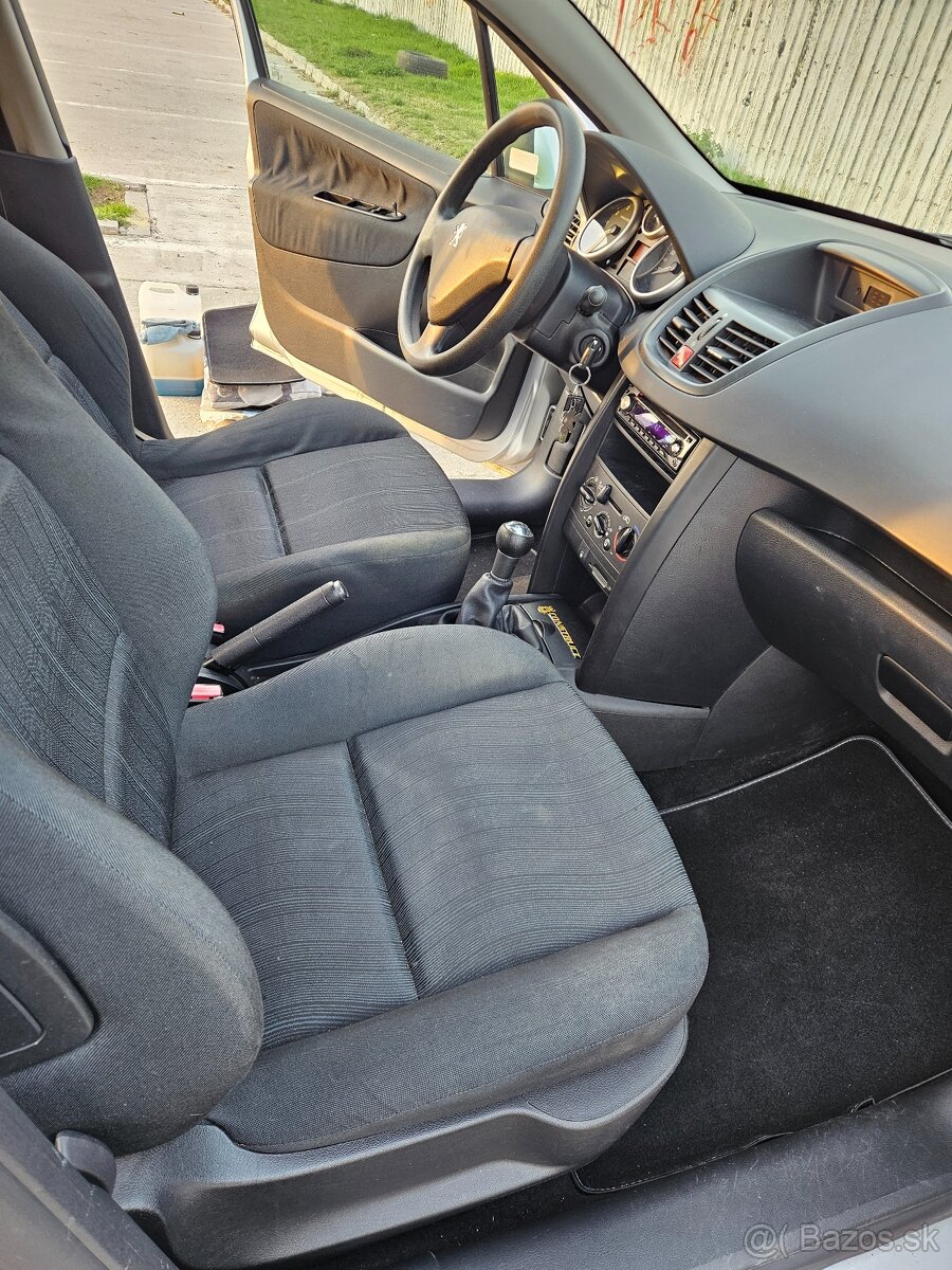 Predám Peugeot 207 1,4E - 6