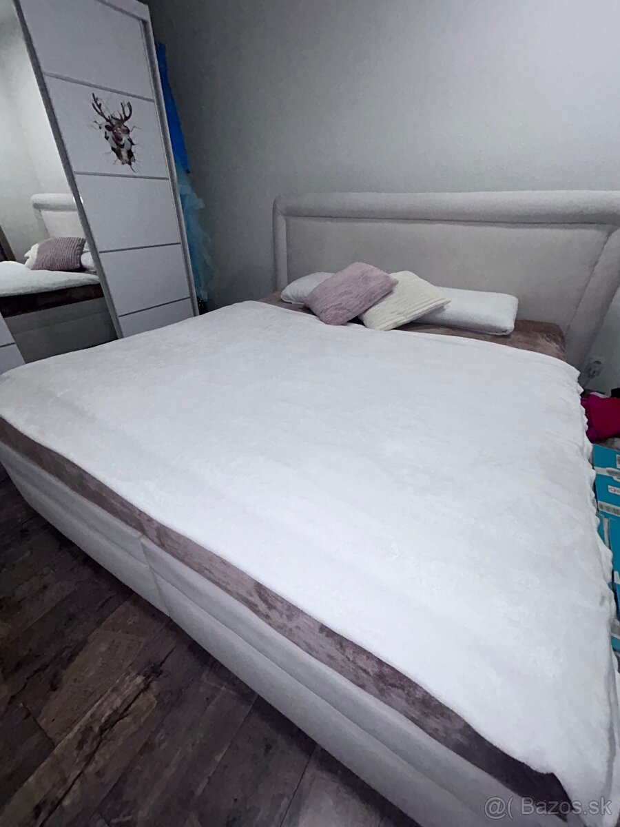 Čalúnená posteľ 180x200 s matracmi - 6