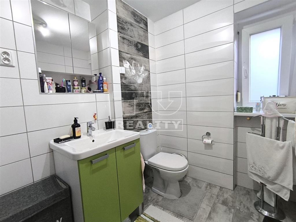 Rezervované Na predaj prerobený 2 izbový byt so... - 6