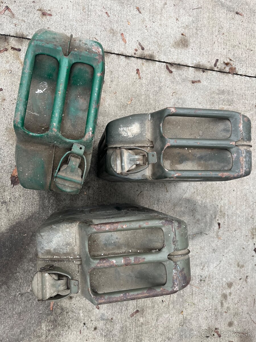 Kanistre na benzím - 6