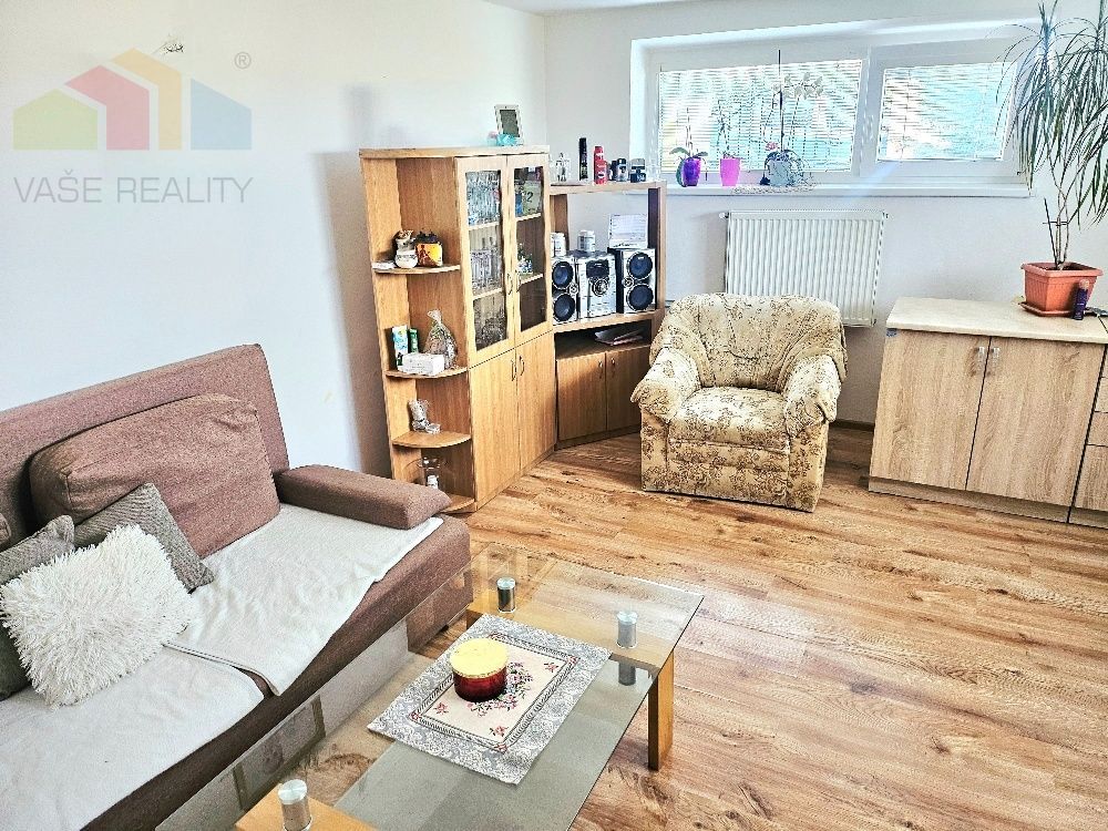 RODINNÝ DOM- VEĽKÉ CHLIEVANY- POZEMOK 1001 m2- 5 IZBOVÝ - 6