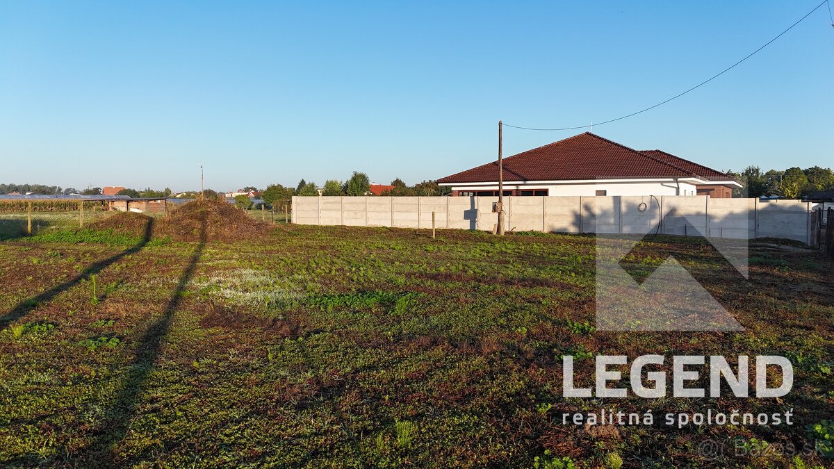 Stavebný pozemok Nesvady, 589 m2, malá tichá ulička - 6