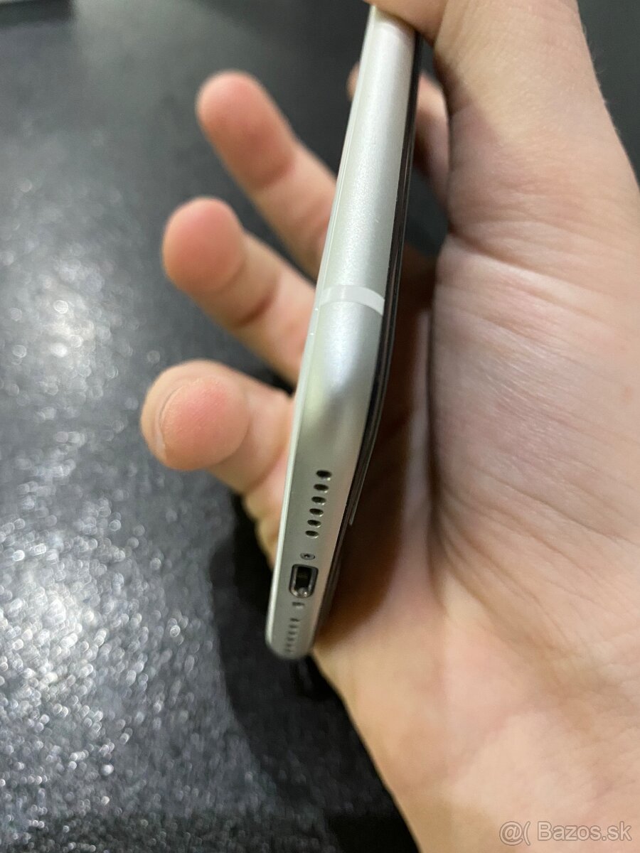 Predám iphone Se 2020 - 6