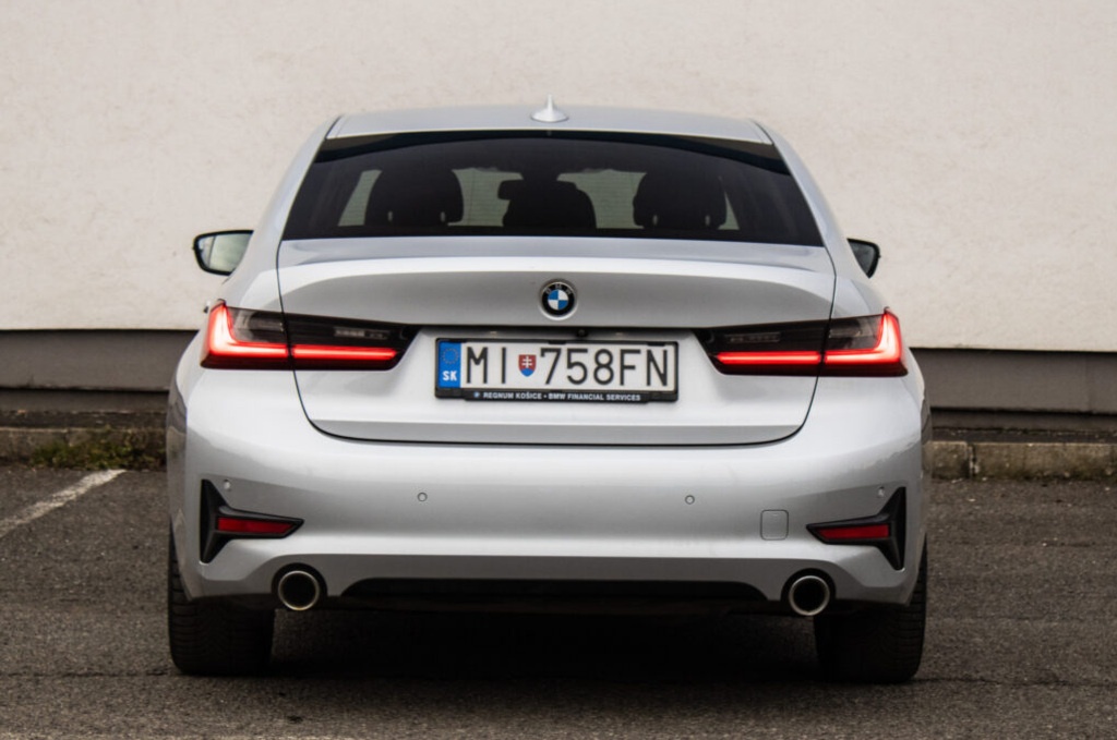 BMW 320i 2019 - 6