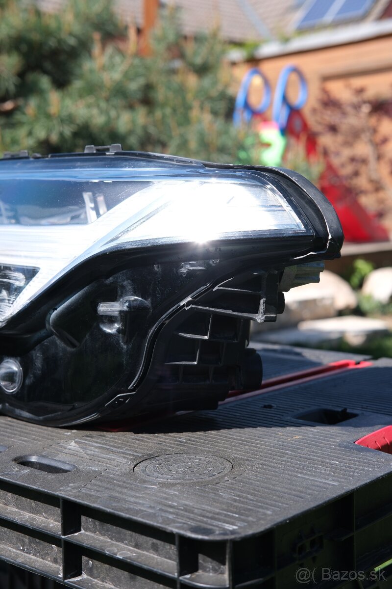 Volvo XC90 2016 predné svetlo - 6