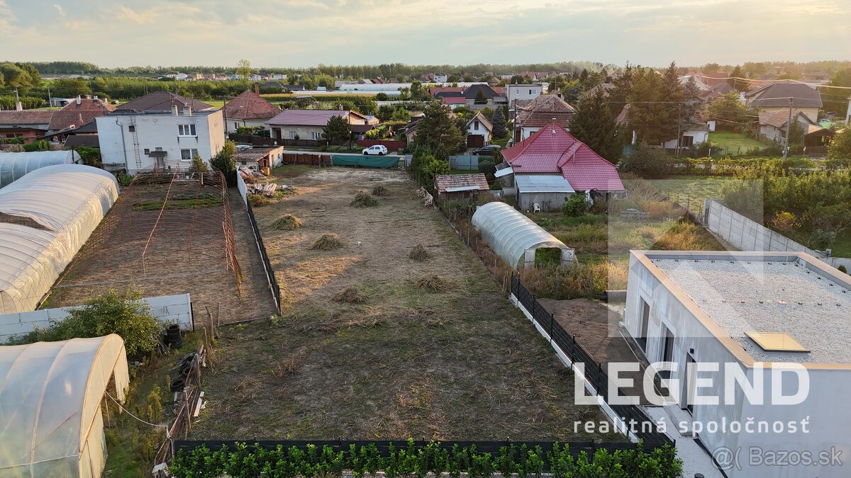 Stavebný pozemok Nesvady, 1.234 m2, tichá ulička, garáž - 6