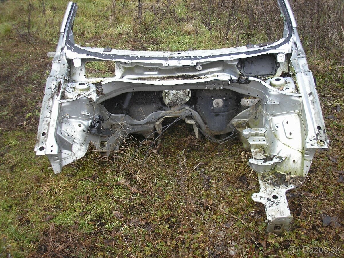 Passat B7 výrezy z karoserie - 6